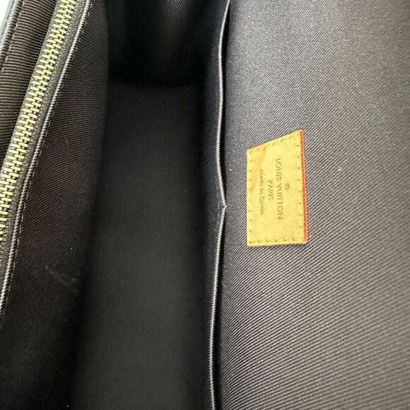 Louis Vuitton Monogram Cluny BB - Picture 11 of 16